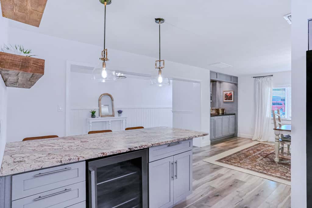 Large heated pool home with backyard oasis, AC and Wifi