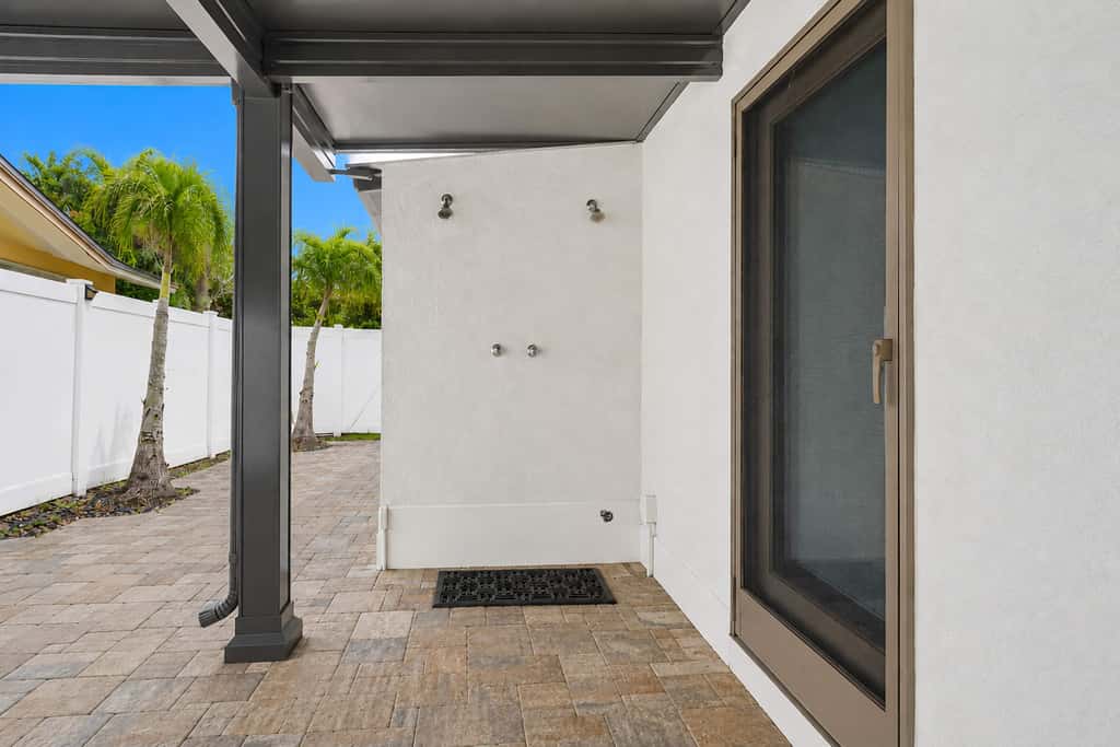 Large heated pool home with backyard oasis, AC and Wifi