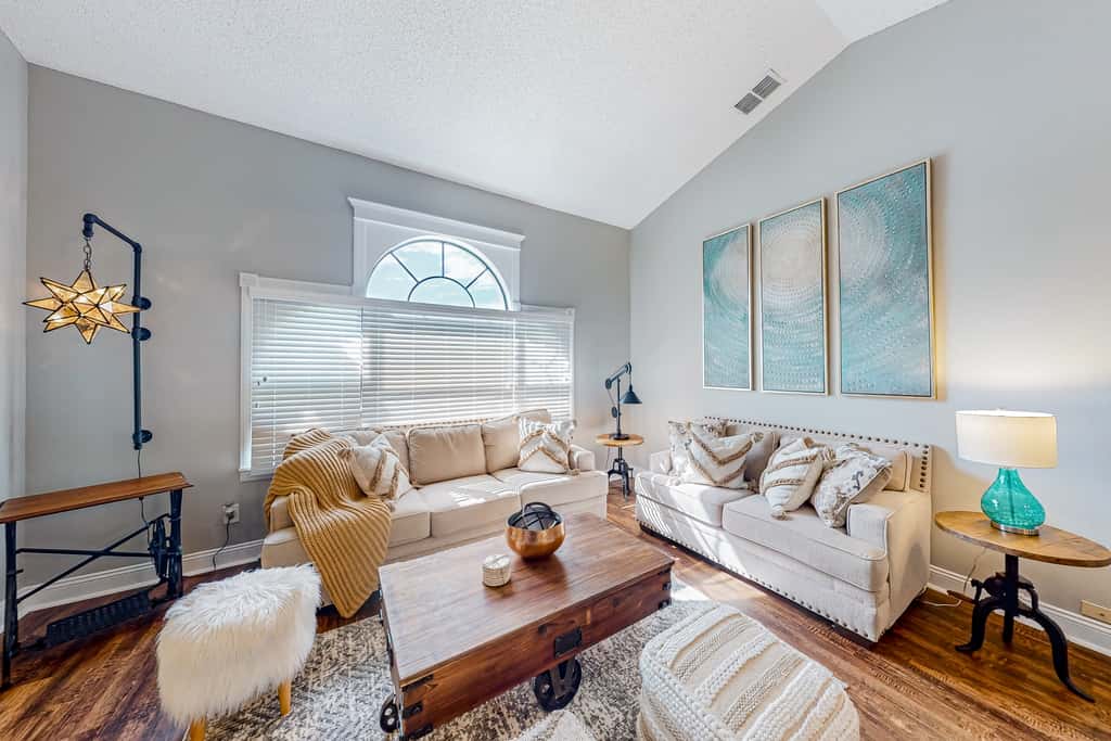 Gorgeous oasis with pool patio central AC WD and close to the beach