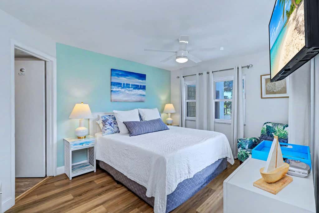 Beachfront St. Pete Condo w/ Heated Pool & Balcony
