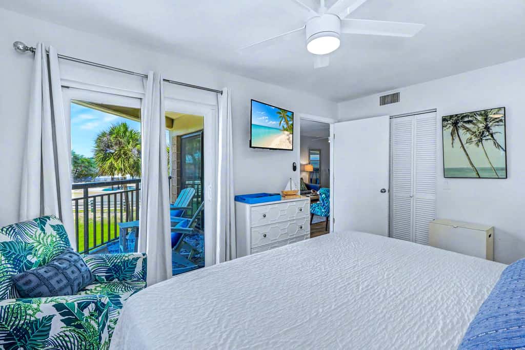 Beachfront St. Pete Condo w/ Heated Pool & Balcony