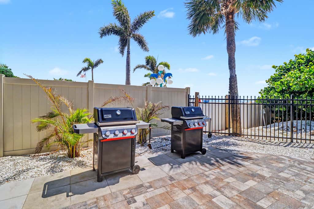 Beachfront St. Pete Condo w/ Heated Pool & Balcony