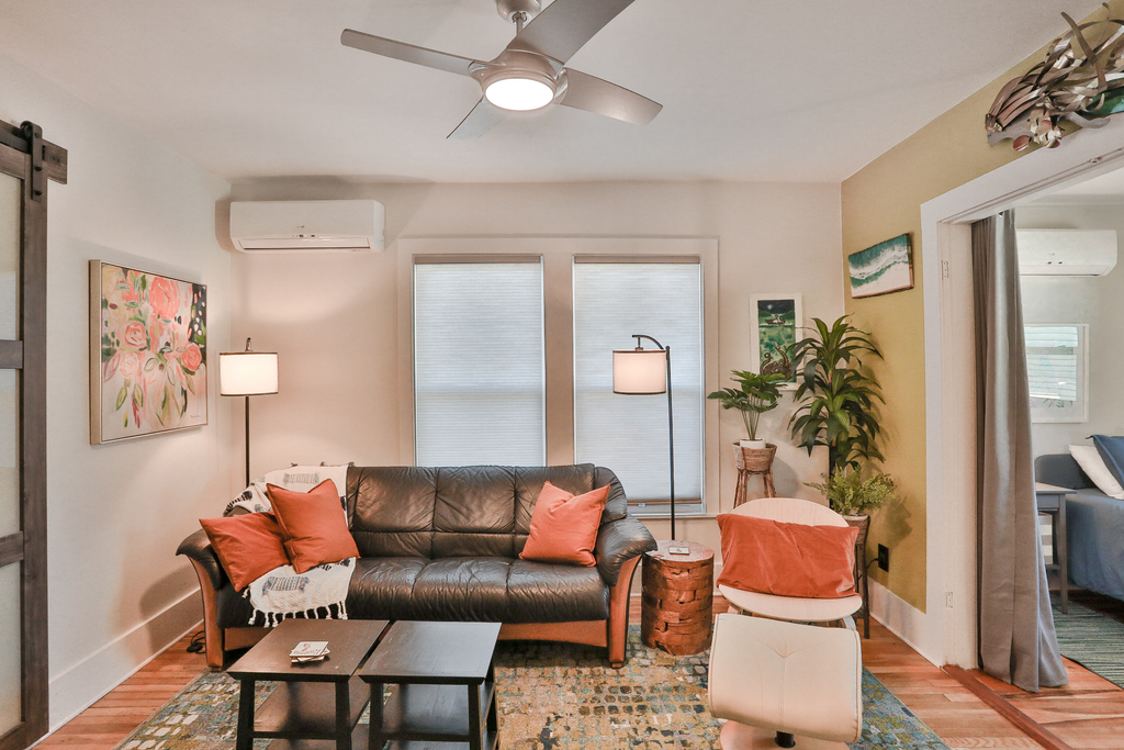 Dog Friendly Second Floor Retreat with WiFi Private Patio and Great Location
