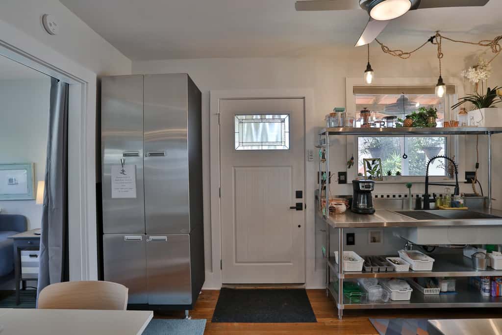 Dog Friendly Second Floor Retreat with WiFi Private Patio and Great Location