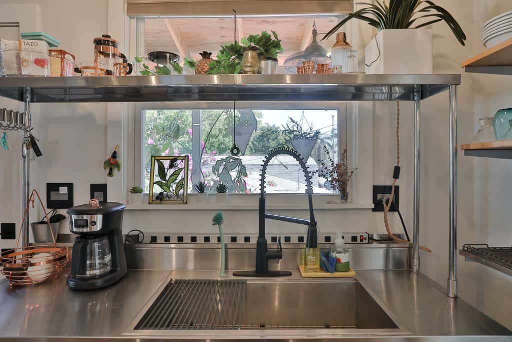 Dog Friendly Second Floor Retreat with WiFi Private Patio and Great Location