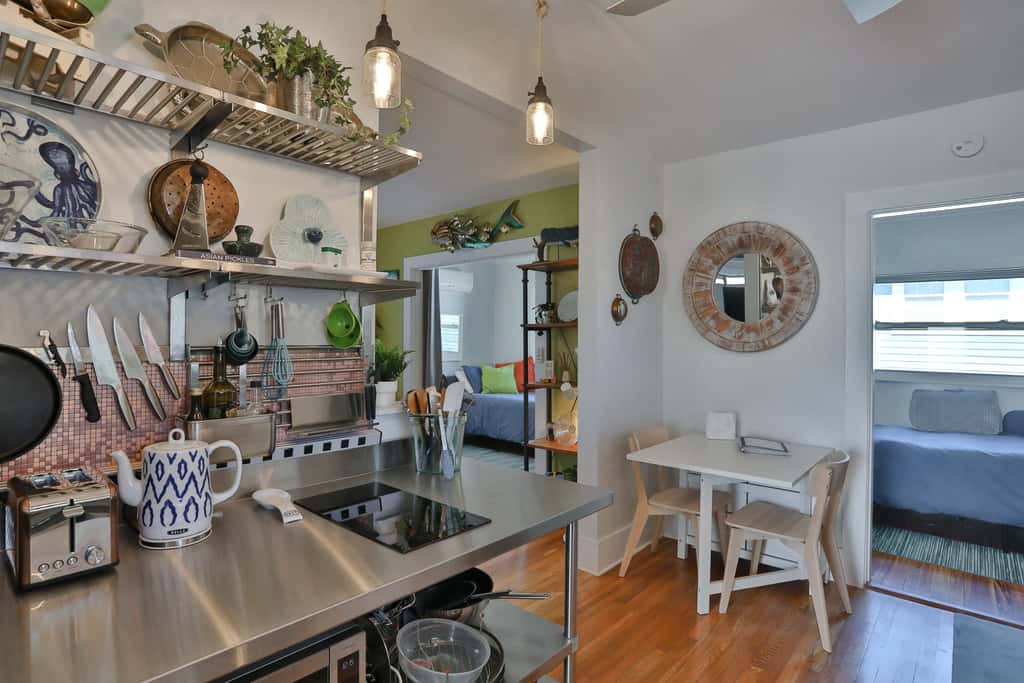 Dog Friendly Second Floor Retreat with WiFi Private Patio and Great Location