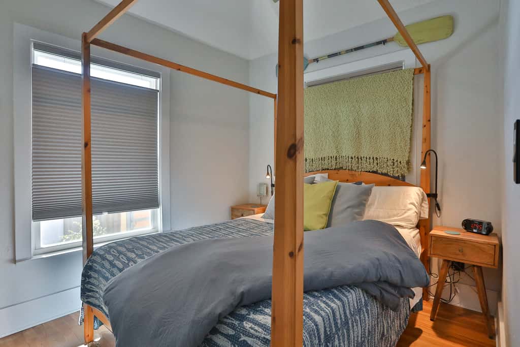 Dog Friendly Second Floor Retreat with WiFi Private Patio and Great Location