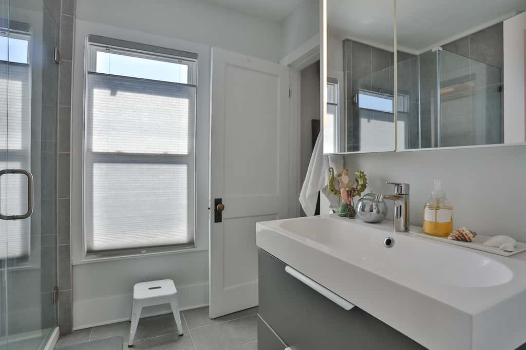 Dog Friendly Second Floor Retreat with WiFi Private Patio and Great Location