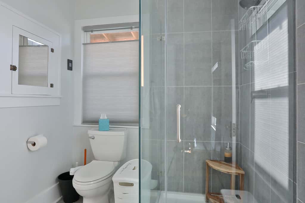 Dog Friendly Second Floor Retreat with WiFi Private Patio and Great Location