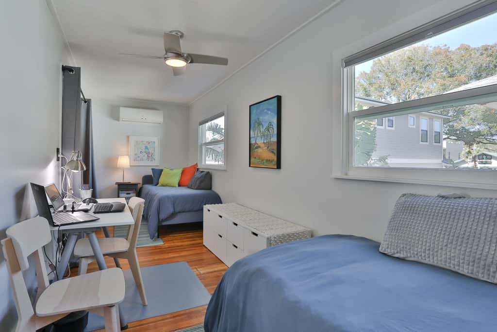 Dog Friendly Second Floor Retreat with WiFi Private Patio and Great Location
