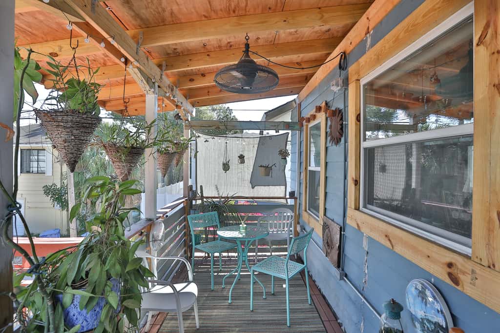 Dog Friendly Second Floor Retreat with WiFi Private Patio and Great Location