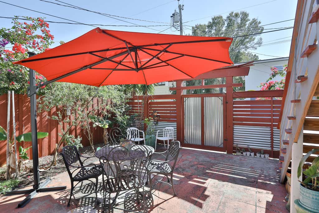 Dog Friendly Second Floor Retreat with WiFi Private Patio and Great Location