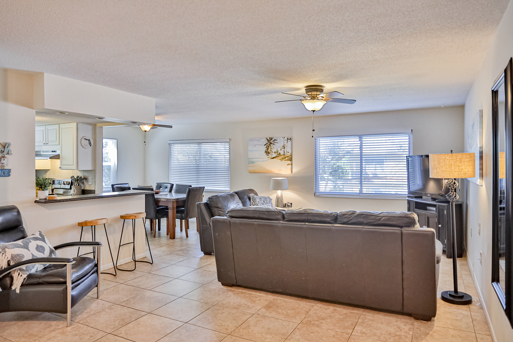 Quiet Waves 20 Condo with Pool Steps to Dining Shopping and St Pete Beach