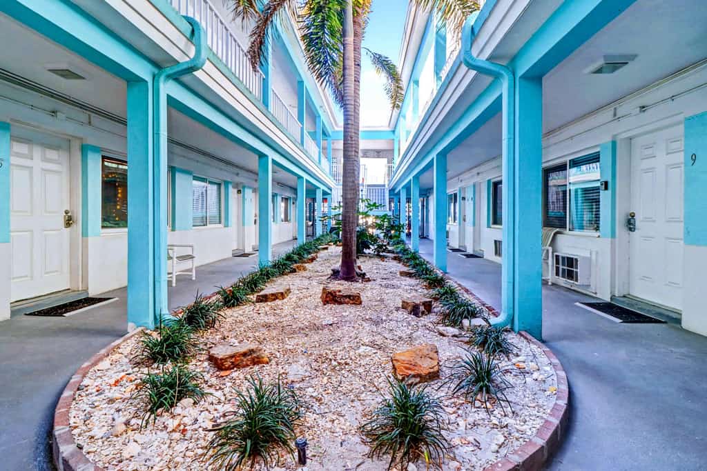 Pass-A-Grille Beach Retreat Unit 8