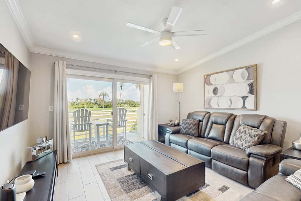 Golf view retreat with heated pool and hot tub central AC and private WD