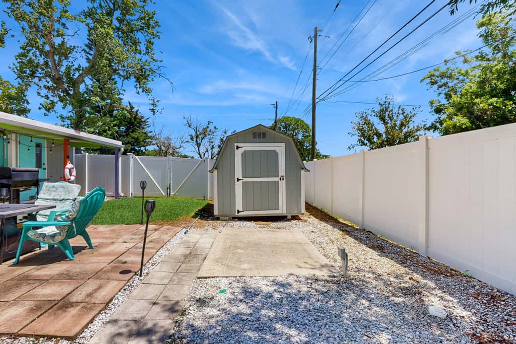 Bright Home with Private Pool High Speed WiFi Firepit Outdoor Bar and Grill