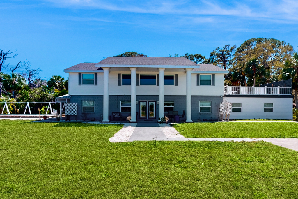 Beautiful Estate on Millers Bayou with Free WiFi Game Room Firepit and Hammock