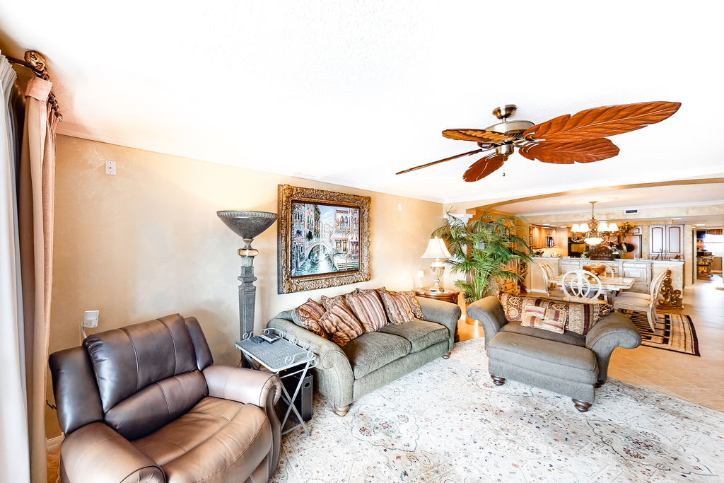 Beachfront condo w Gulf views balcony washer dryer central AC shared pools