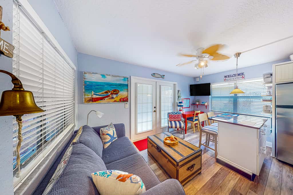 First floor condo with courtyard style pool grills and easy beach access
