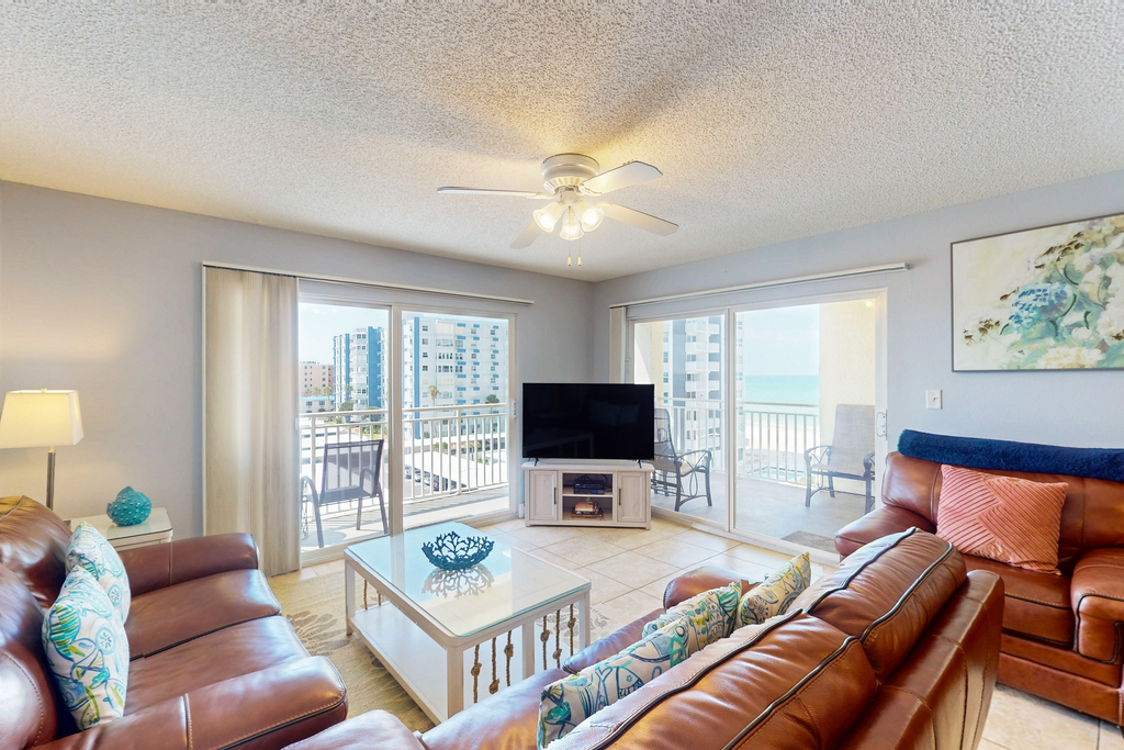 Gulf front with heated pool hot tub and direct beach access with WIFI and AC