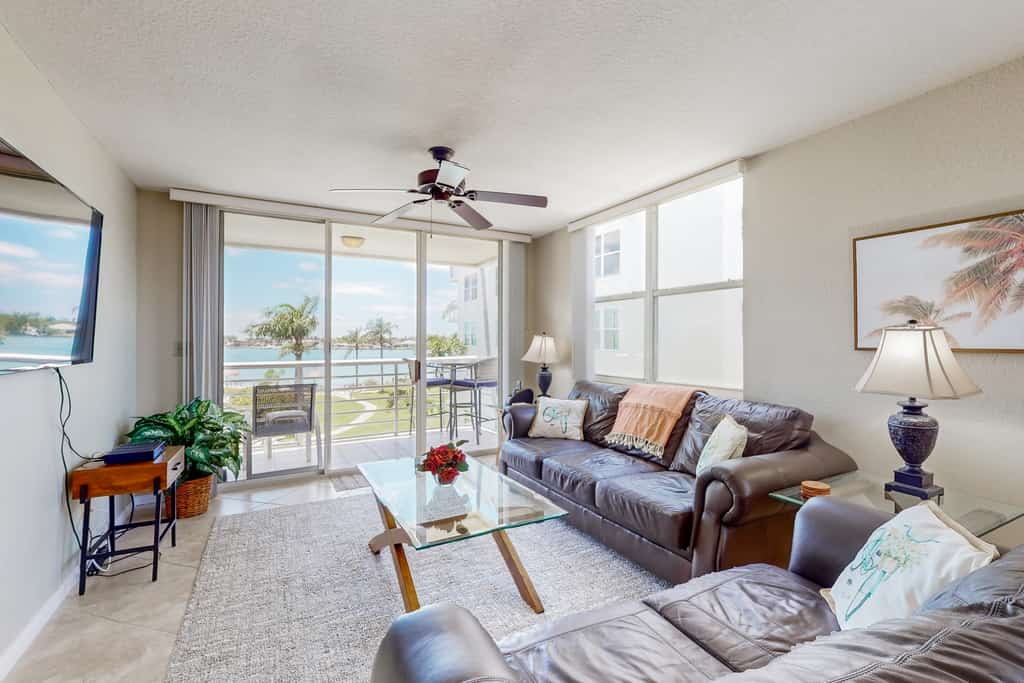 Isla Del Sol Building