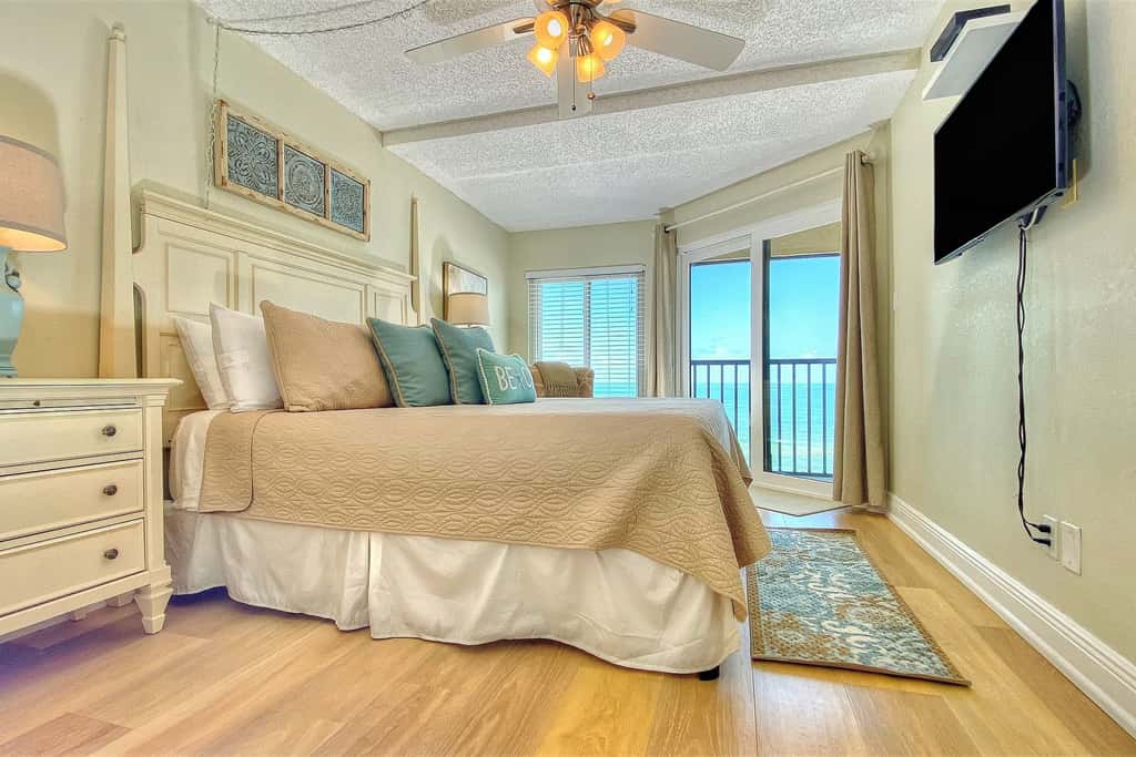 Peaceful Beachfront Escape w/Private Balcony, Heated pool & Spa