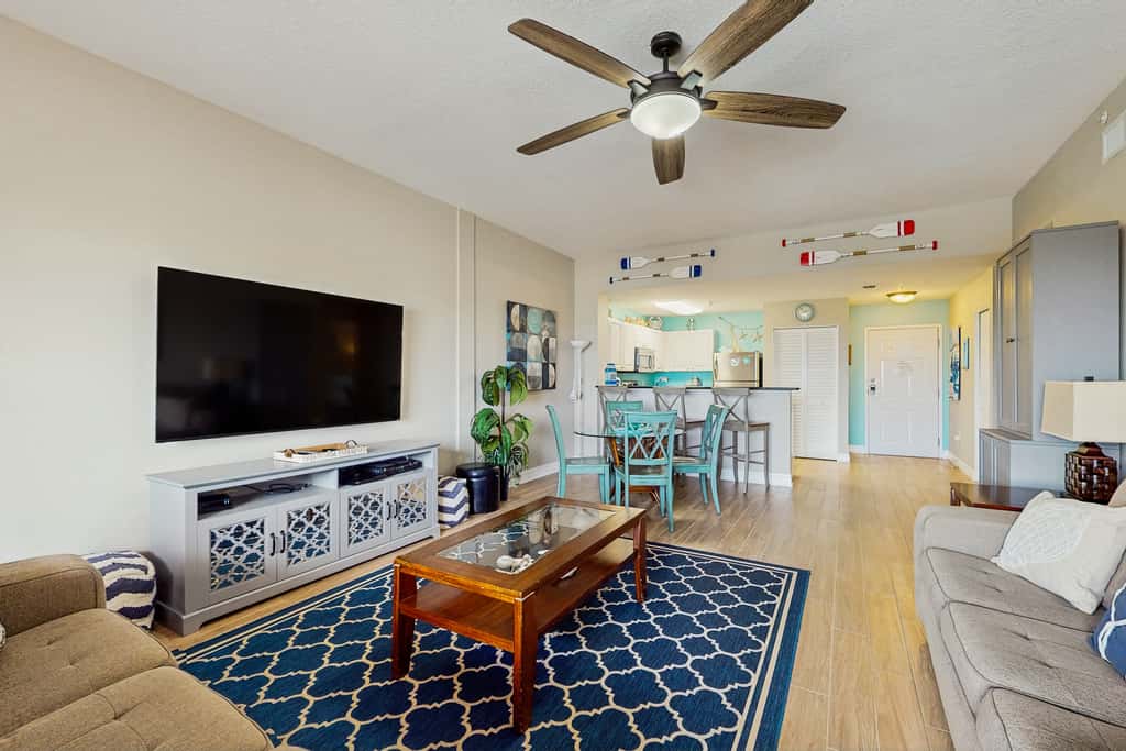 Intracoastal view condo with pool hot tub and marina access walk to beach