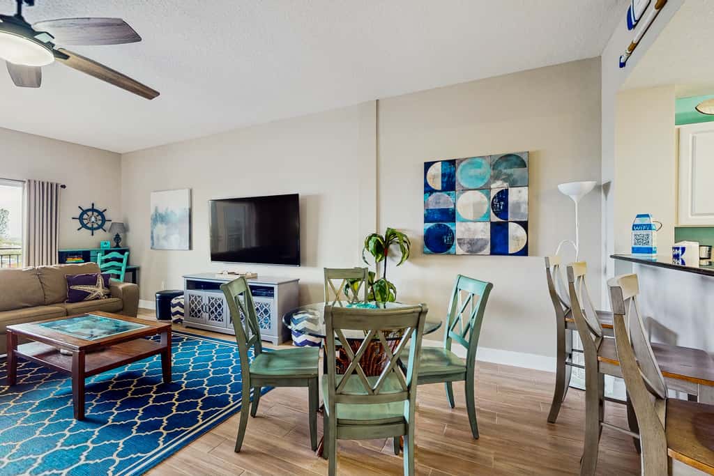 Intracoastal view condo with pool hot tub and marina access walk to beach
