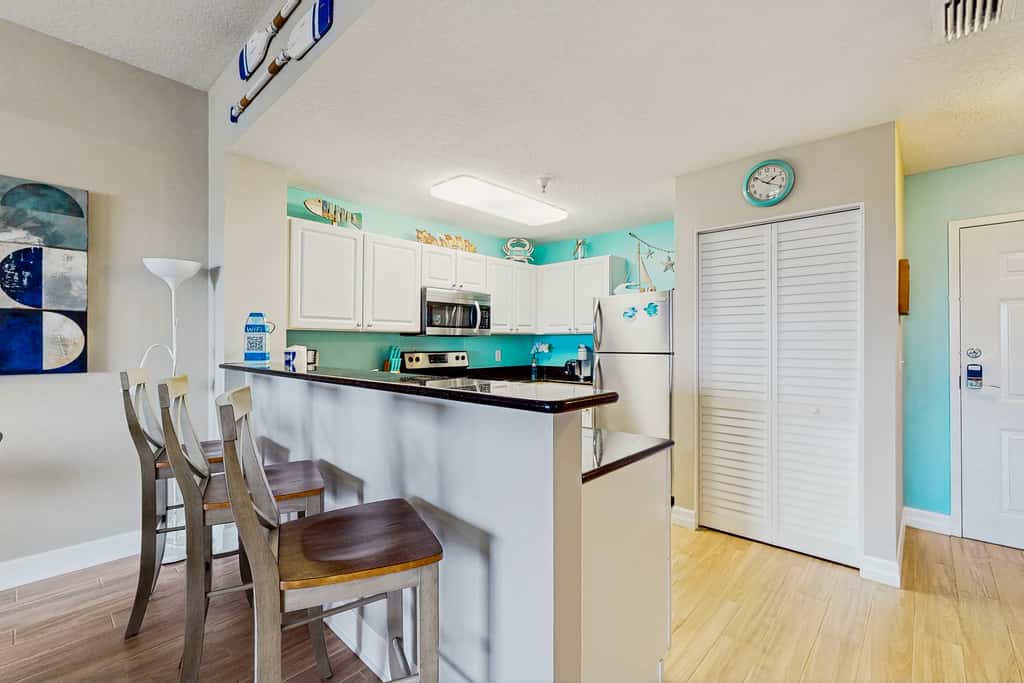 Intracoastal view condo with pool hot tub and marina access walk to beach