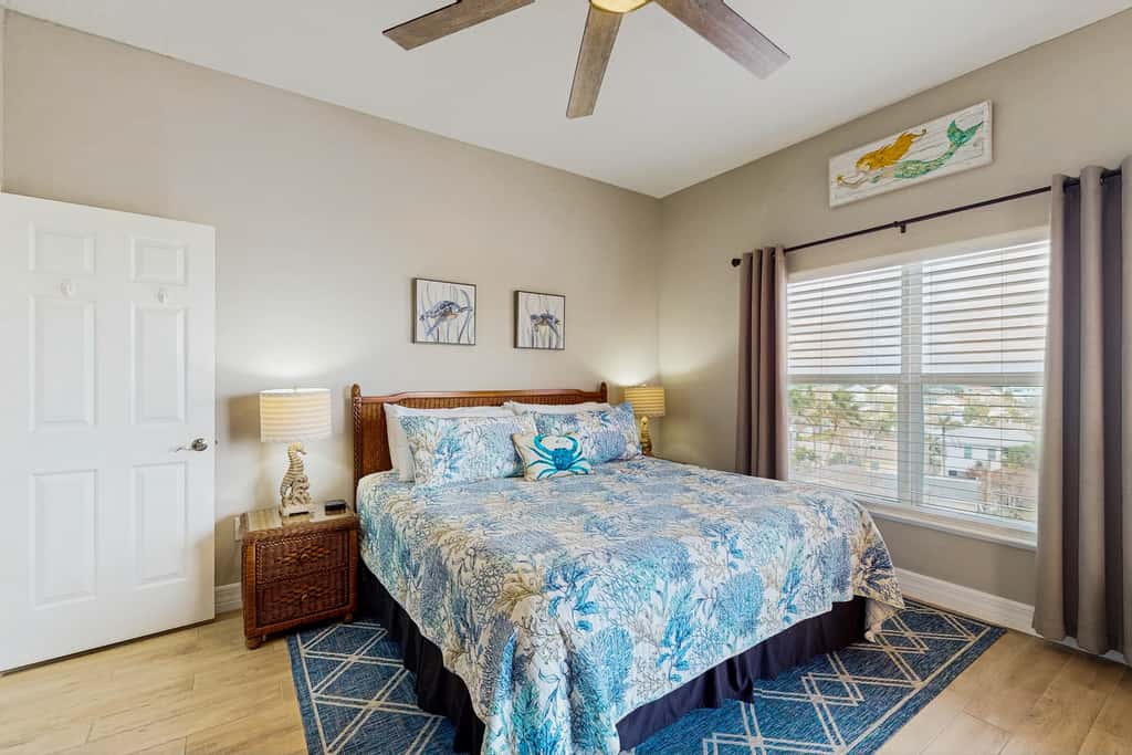 Intracoastal view condo with pool hot tub and marina access walk to beach