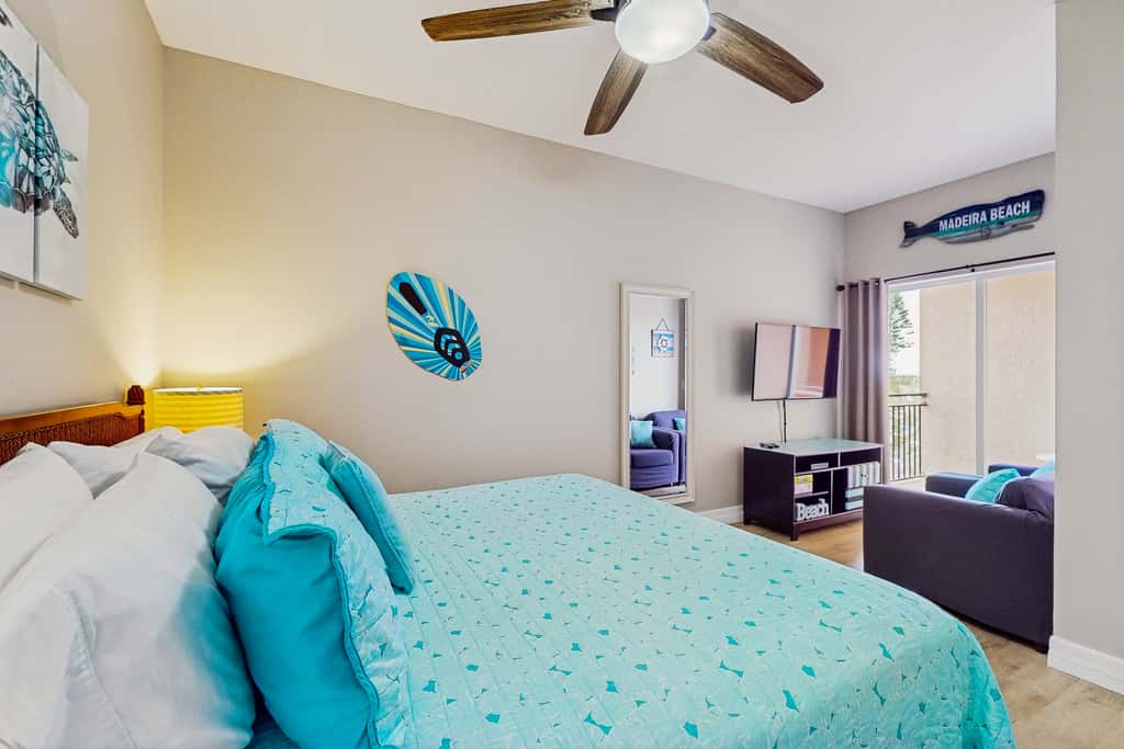 Intracoastal view condo with pool hot tub and marina access walk to beach