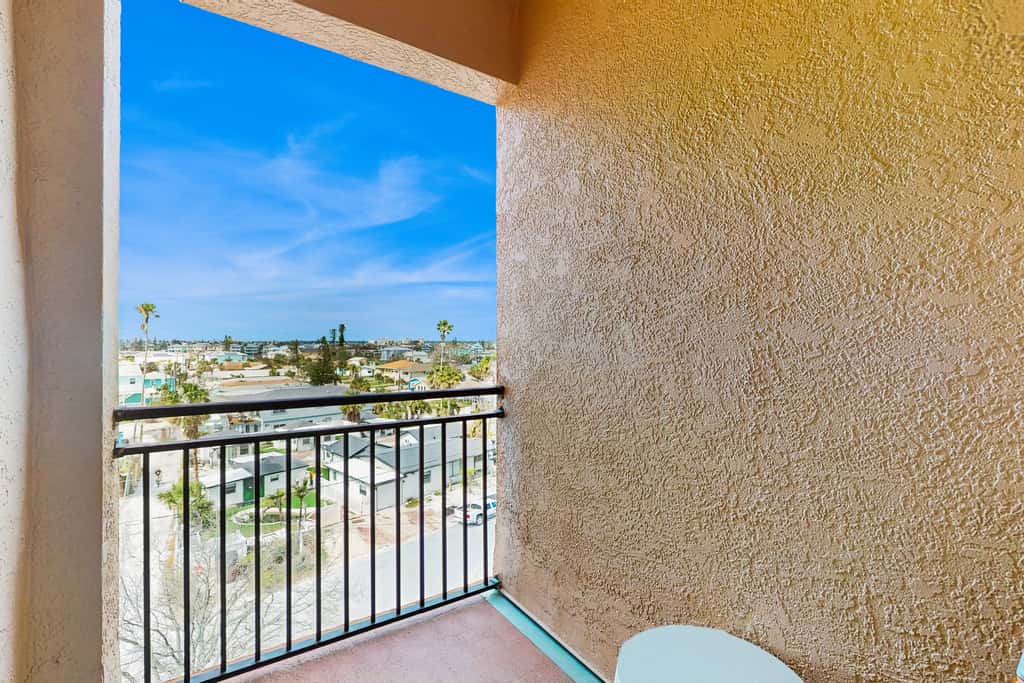 Intracoastal view condo with pool hot tub and marina access walk to beach