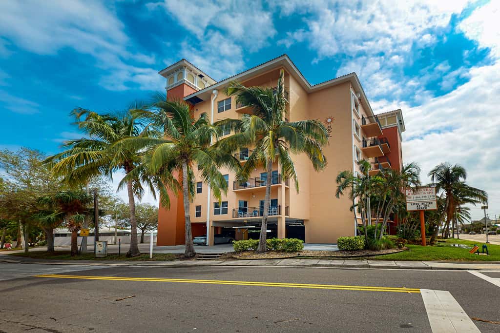 Intracoastal view condo with pool hot tub and marina access walk to beach