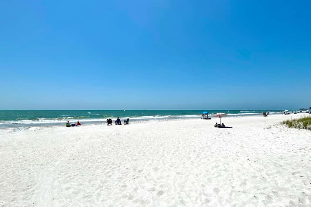 Intracoastal view condo with pool hot tub and marina access walk to beach