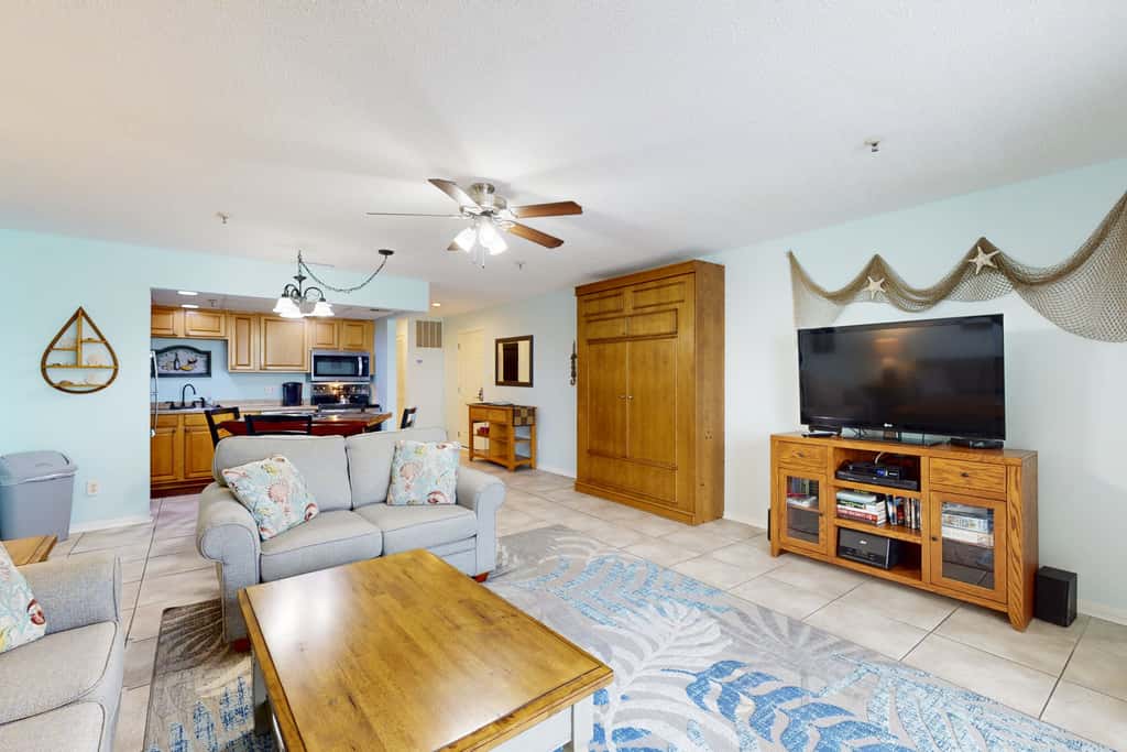 Top floor beachfront condo with Gulf views balcony pool hot tub and bocce