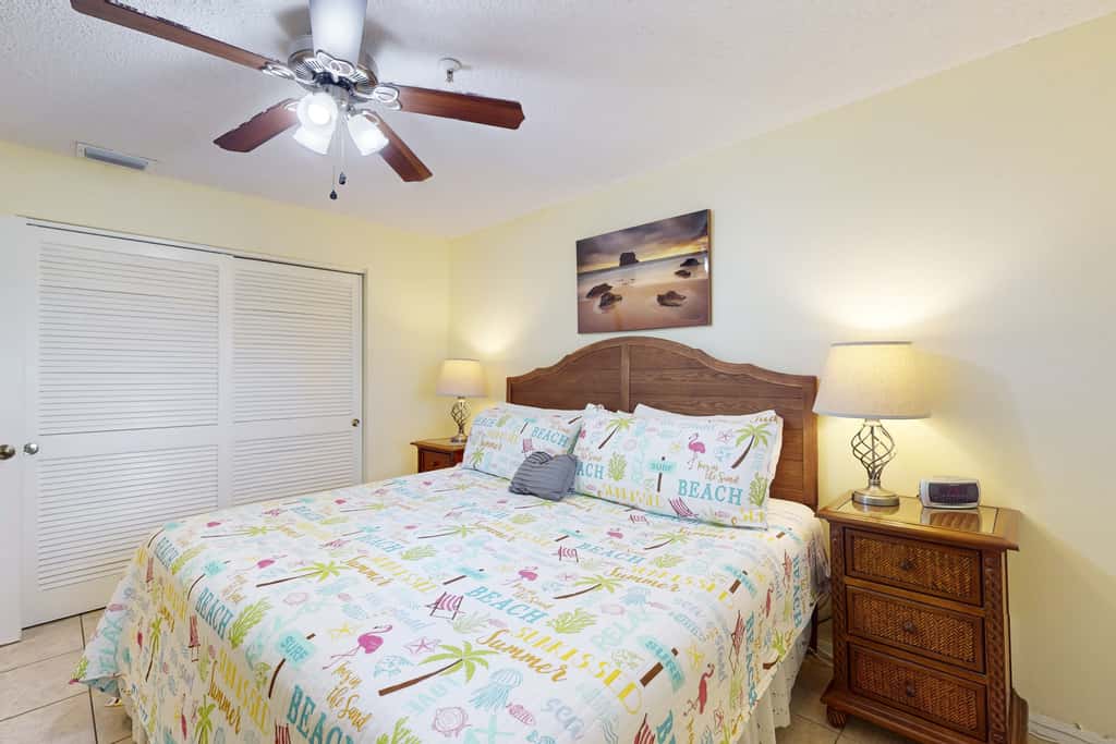 Top floor beachfront condo with Gulf views balcony pool hot tub and bocce