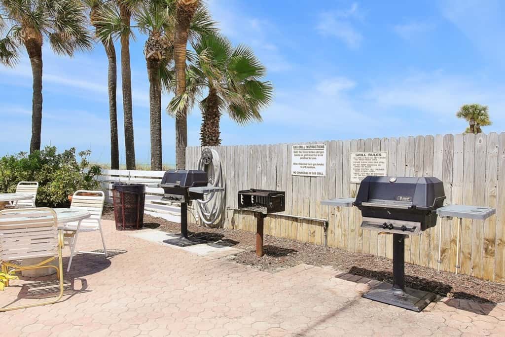 Top floor beachfront condo with Gulf views balcony pool hot tub and bocce