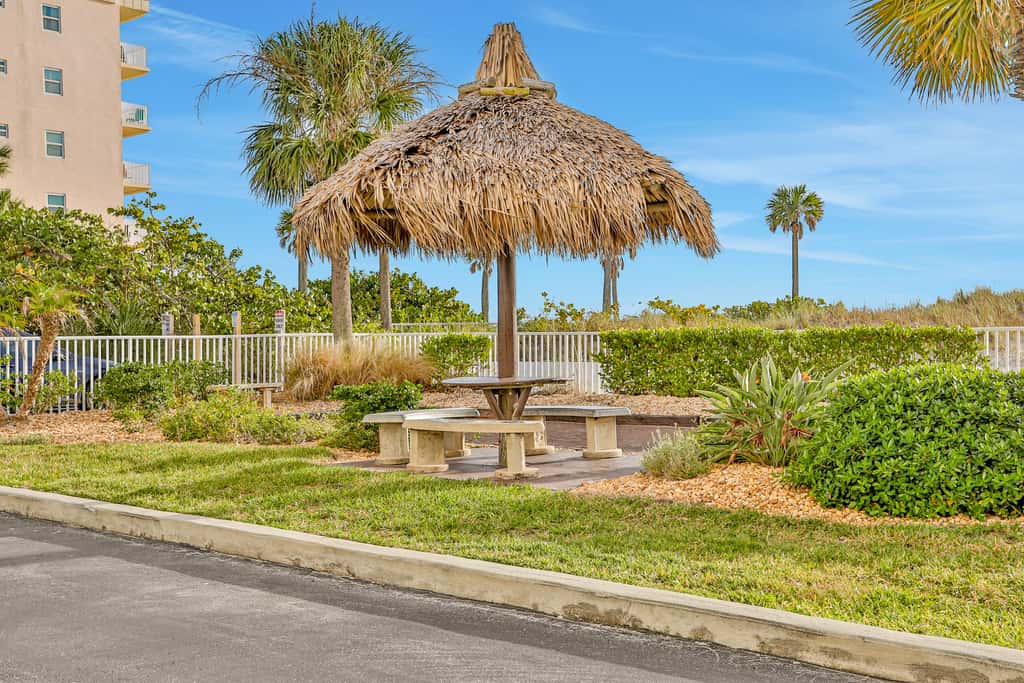 Top floor beachfront condo with Gulf views balcony pool hot tub and bocce