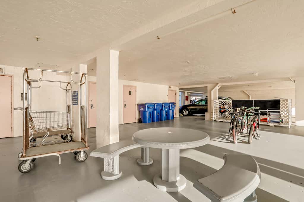 Top floor beachfront condo with Gulf views balcony pool hot tub and bocce
