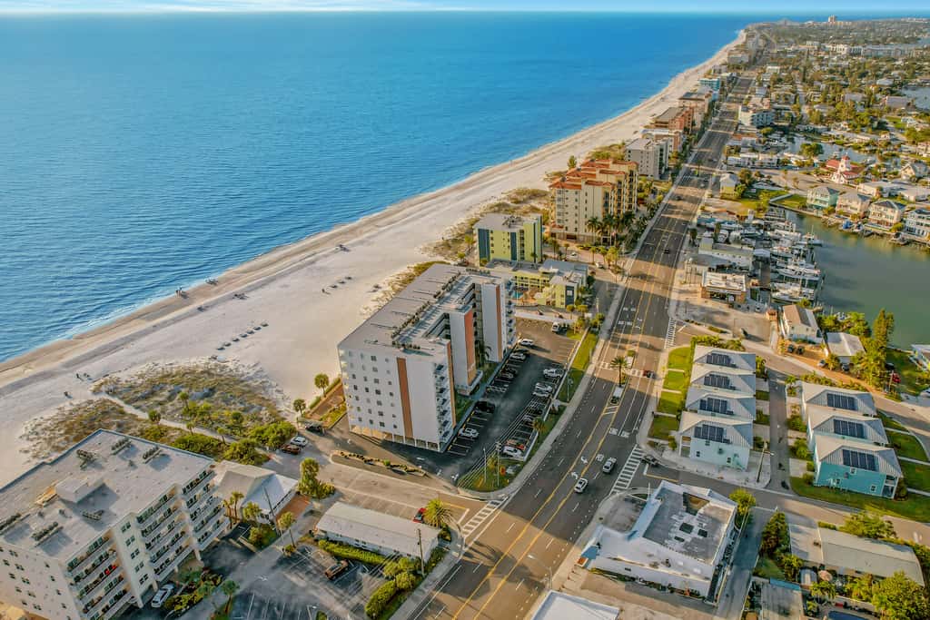 Top floor beachfront condo with Gulf views balcony pool hot tub and bocce