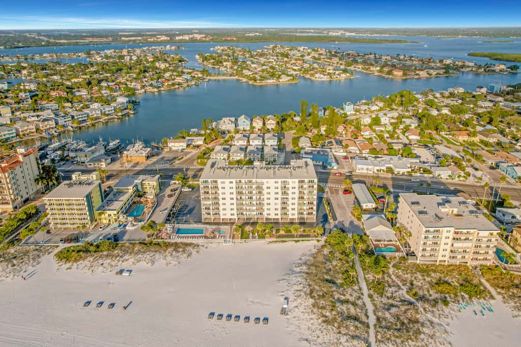 Top floor beachfront condo with Gulf views balcony pool hot tub and bocce