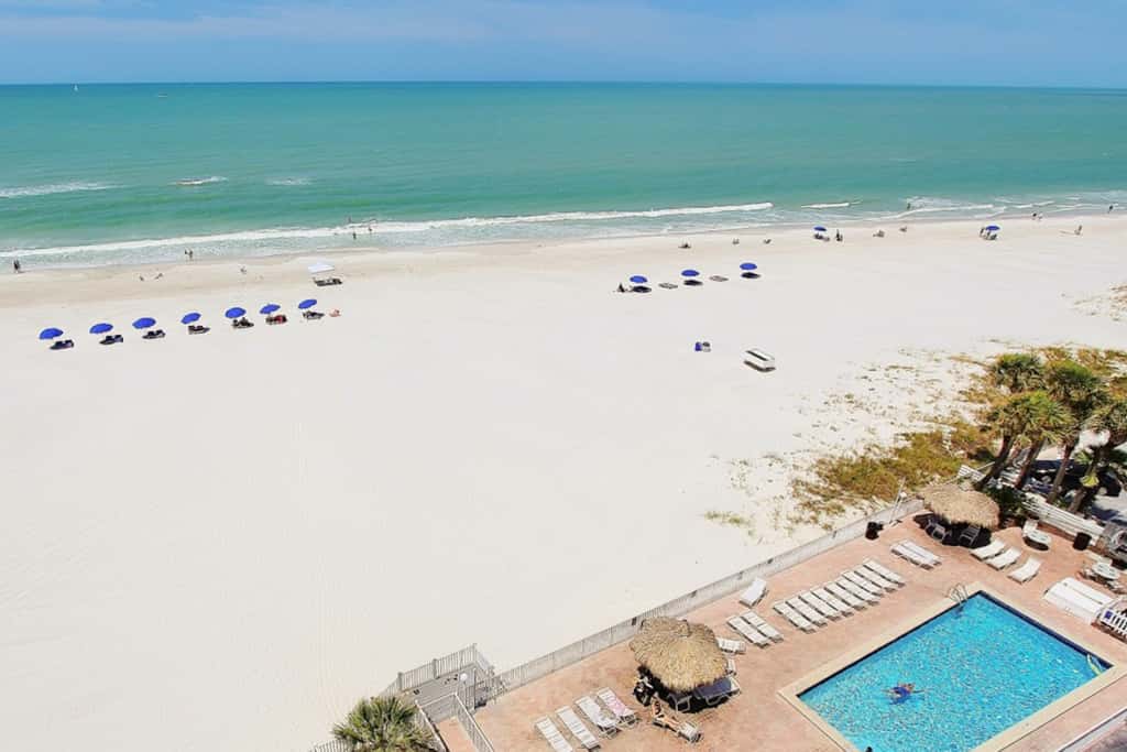 Top floor beachfront condo with Gulf views balcony pool hot tub and bocce