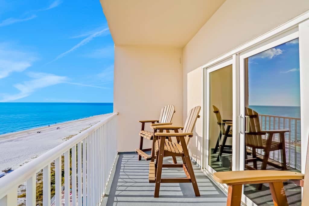 Top floor beachfront condo with Gulf views balcony pool hot tub and bocce