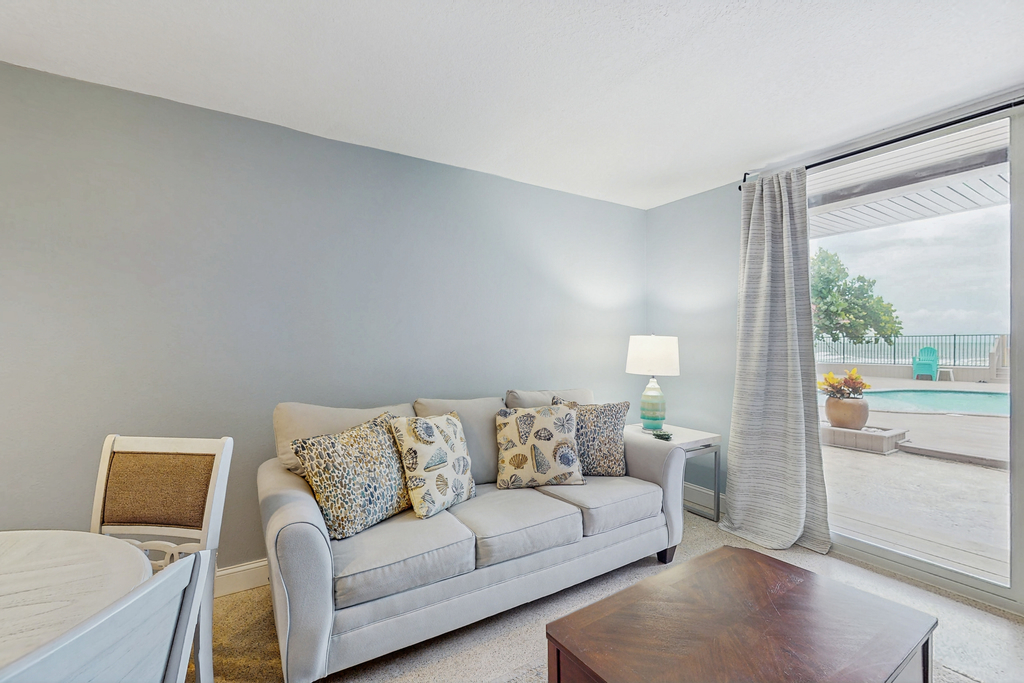 1st floor beachfront condo with outdoor pool with views AC and WD