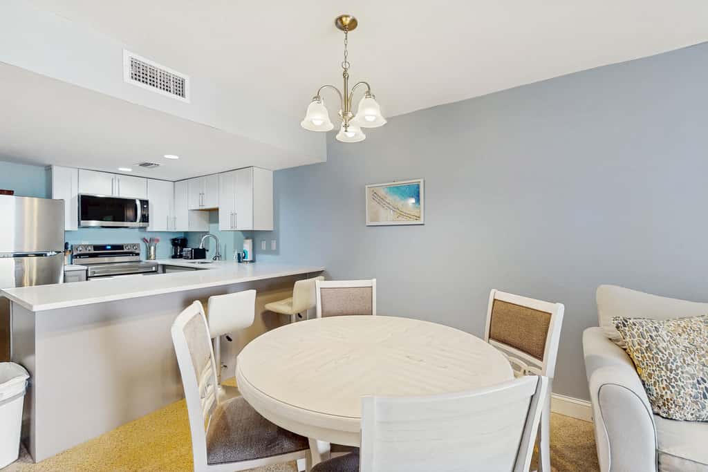 1st floor beachfront condo with outdoor pool with views AC and WD