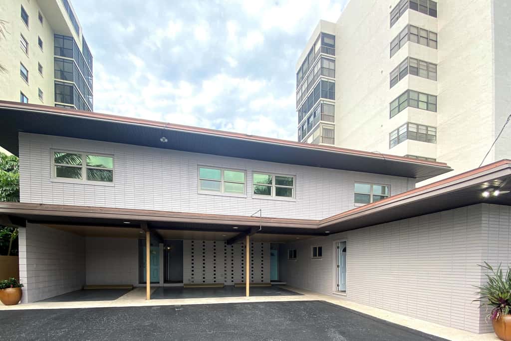 1st floor beachfront condo with outdoor pool with views AC and WD
