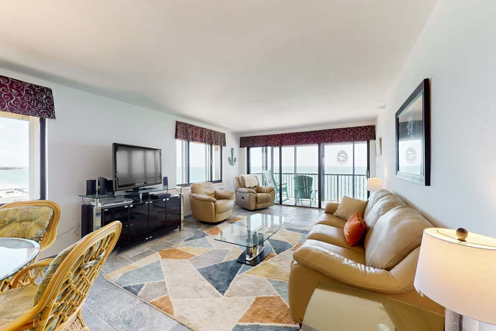 Oceanfront condo w stunning views fully equipped kitchen shared hot tub pool