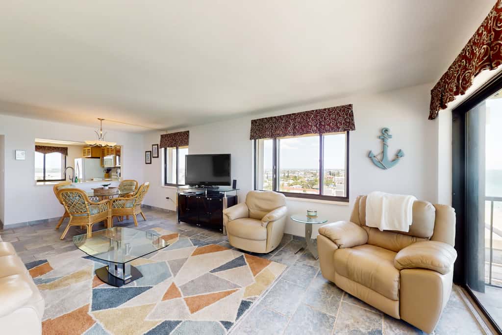 Oceanfront condo w stunning views fully equipped kitchen shared hot tub pool