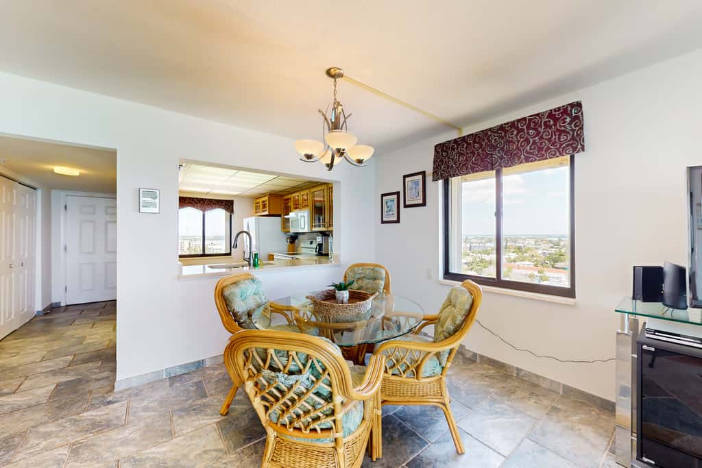 Oceanfront condo w stunning views fully equipped kitchen shared hot tub pool