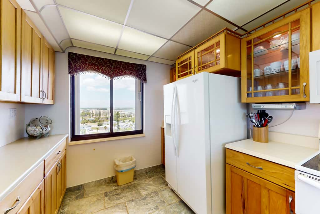 Oceanfront condo w stunning views fully equipped kitchen shared hot tub pool